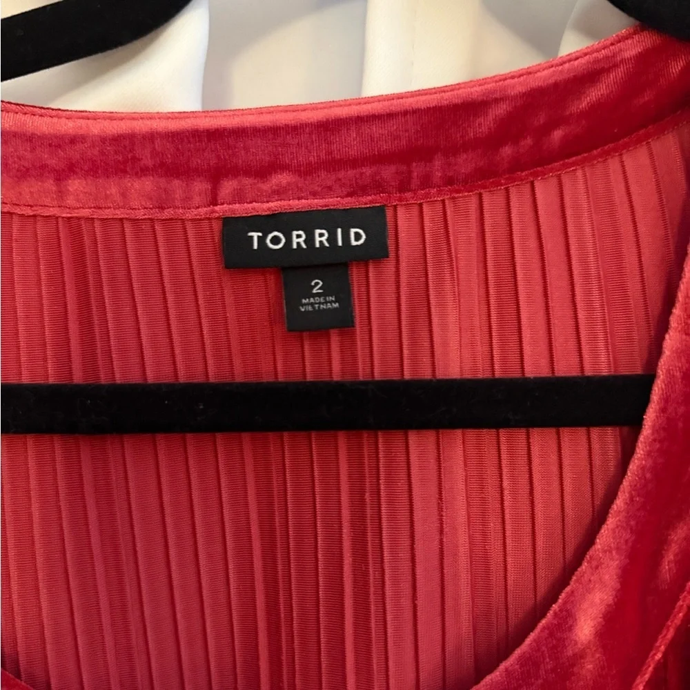 Torrid size 2 Red Velvet Sleeveless Top - Picture 2 of 3